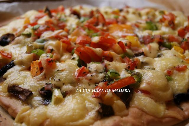 PIZZA DE VERDURAS Y JAMÓN CON HOJALDRE