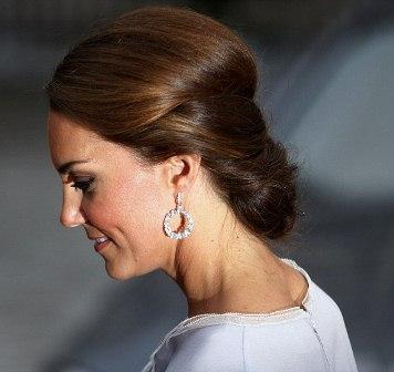 Kate Middleton se recoge la melena en un moño bajo