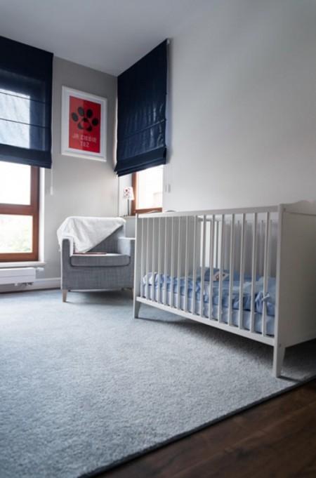 Elegante decoración en negro suelo de parquet oscuro sillas kartell sillas de diseño perchero eames decoración pared ladrillo visto muebles de diseño mobiliario almacenaje ikea menaje de ikea letras decorativas gigantes estores negros decoración Elegante decoración en negro diseño escandinavo decorar casas decoración nórdica decoración en negro combinación mesa antigua y sillas de diseño moderno cocina negra decoración chimenea decoración casa moderna decoración blog interiorismo blog estilo nórdico blog decoración