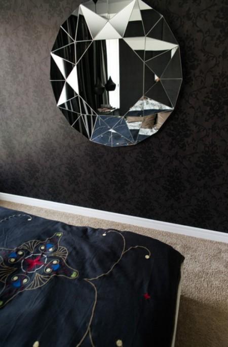 Elegante decoración en negro suelo de parquet oscuro sillas kartell sillas de diseño perchero eames decoración pared ladrillo visto muebles de diseño mobiliario almacenaje ikea menaje de ikea letras decorativas gigantes estores negros decoración Elegante decoración en negro diseño escandinavo decorar casas decoración nórdica decoración en negro combinación mesa antigua y sillas de diseño moderno cocina negra decoración chimenea decoración casa moderna decoración blog interiorismo blog estilo nórdico blog decoración