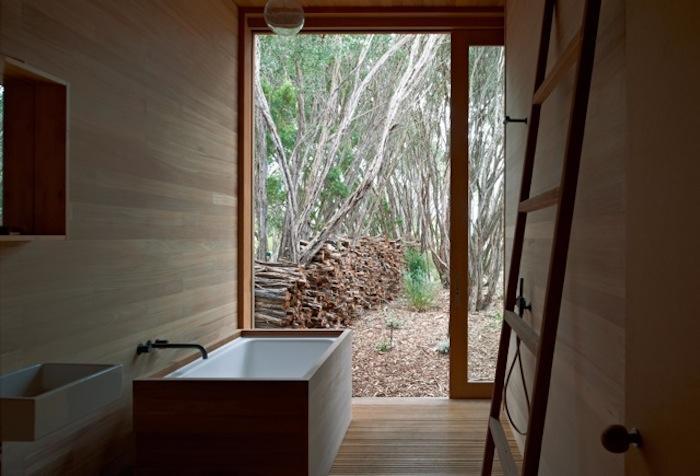 O'Connor-Houle-Melbourne-Mornington-Peak-wood-lined-master-bath-and-shower-outdoor