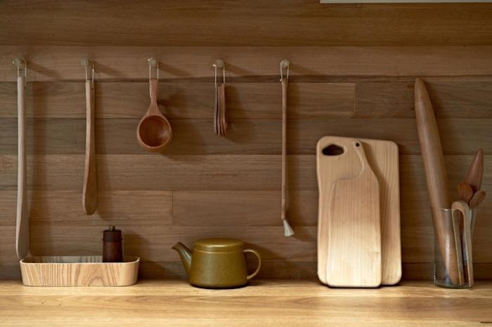O'Connor-Houle-Melbourne-Mornington-Peak-wood-kitchen-utensils
