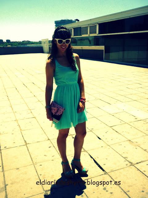 TENGO UNA MUÑECA VESTIDA DE AZUL.....