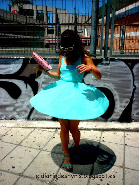 TENGO UNA MUÑECA VESTIDA DE AZUL.....