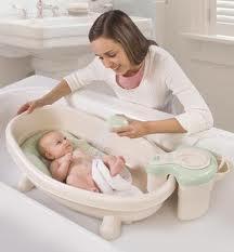 Cuida la higiene de tu bebé: el baño, el pañal…