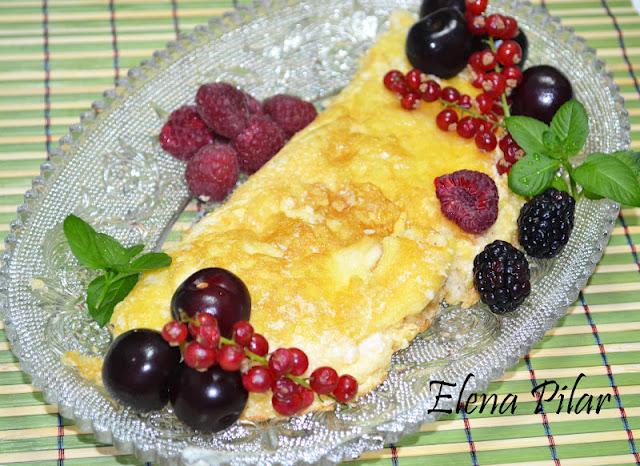 Tortilla soufflée dulce al Ron con frutas rojas