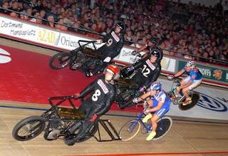 DEPORTES RAROS (1): PARIENTA TRAS MACHO, LA CONTINUIDAD DEL CICLISMO TRAS MOTO