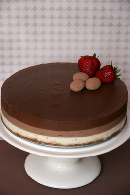 Tarta de tres chocolates