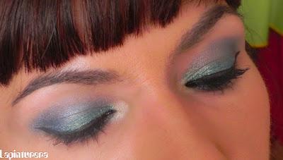 Look azul metálico con MUA