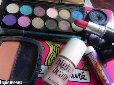 Look azul metálico con MUA