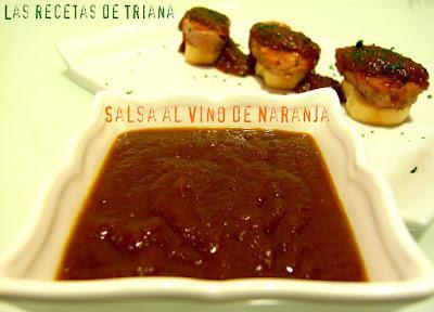 Montadito con solomillos de cerdo y salsa de vino de naranja