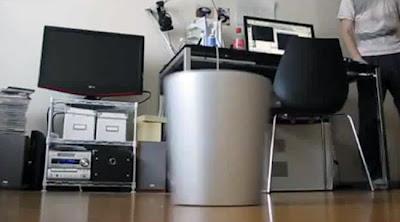 Un papelera con Kinect que busca y captura la basura