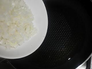 Linguine con queso gorgonzola, taquitos de jamón serrano y tomate seco