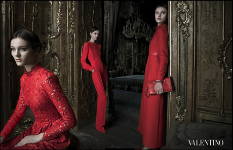 ES TENDENCIA: Lo nuevo de VALENTINO F/W 2012! Valentino Models: Caroline Brasch Nielsen, Frida Gustavsson + Monika Jagaciak Photographer: Deborah Turbeville FW FALL WINTER 2012 2013 AD CAMPAIGN LACE DRESSES LADY-LIKE DARK MYSTERIOUS STUDS STUDDED SUNGLASSES BAGS LEATHER OPTICAL EYEGLASSES ALL RED