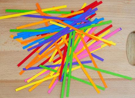 DIY marcianitos space invaders con tiras de papel