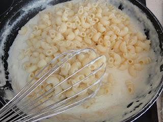 Macarrones con Queso (Macaroni and Cheese)
