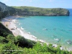 Playa de Ballota en Llanes: Pleamar