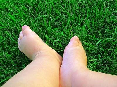 Bebés descalzos bebés más inteligentes