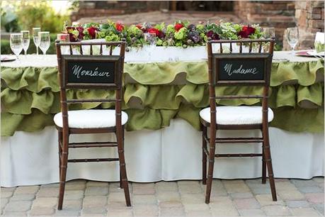 ¡Decoramos las sillas de los novios!