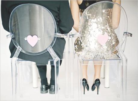 ¡Decoramos las sillas de los novios!