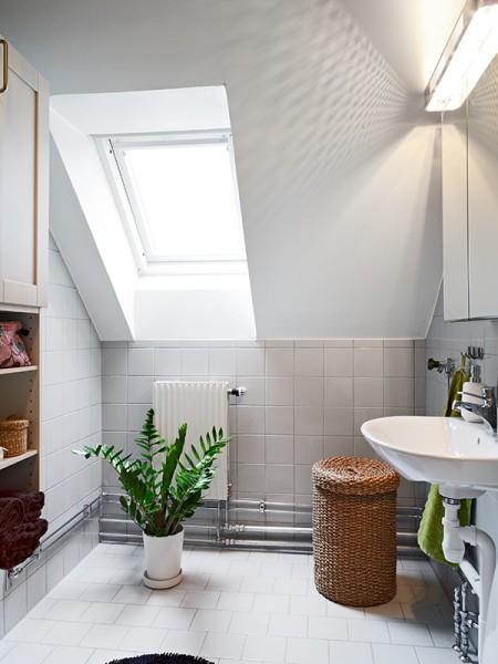 Ático de 50m² abuhardillado sofás de ikea muebles de madera de terraza muebles blancos decoración ikea inspiración salones ikea expedit foto estilo nórdico estilo escandinavo decorar terrazas decorar pisos decorar con muebles de ikea decoración estilo nórdico decoración diáfana decoración de áticos comedores ikea cocinas ikea cocina blanca blog deco blog de interiorismo blog de decoración ático diáfano