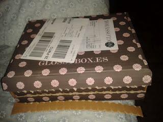 glossybox   YOUNG BEAUTY