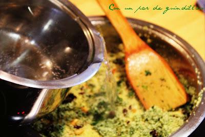 Codornices con cous-cous de pasas y espinacas