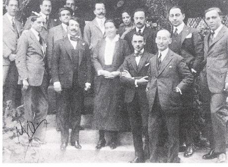 Carlos Pellicer en una reunión en 1923. El poema del viernes