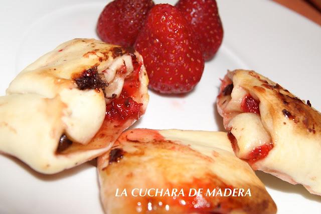 HOJALDRE RELLENO DE FRESAS Y CHOCOLATE