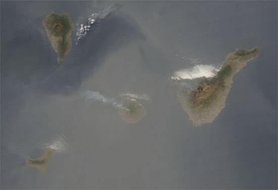 Canarias: Imagen satélite (11.08.2012) del incendio en La Gomera