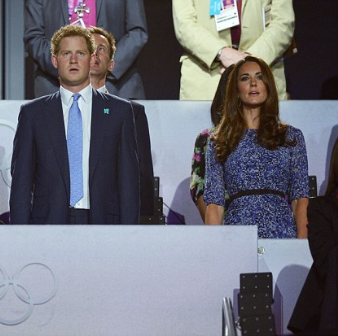 Kate Middleton se viste de azul para la ceremonia de clausura de los Juegos Olímpicos 2012. Consigue su vestido