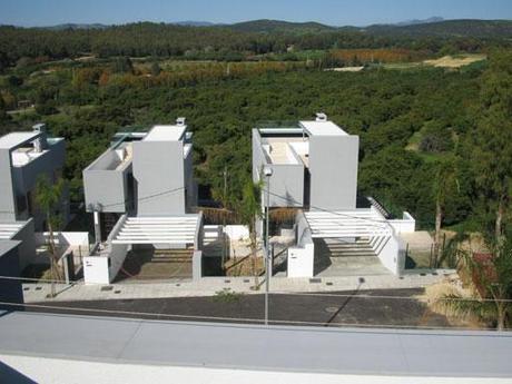 Viviendas A-cero situadas en un valle