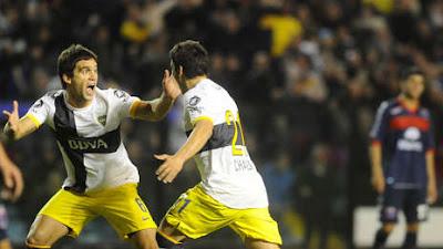 Boca levanta cabeza, sin Román