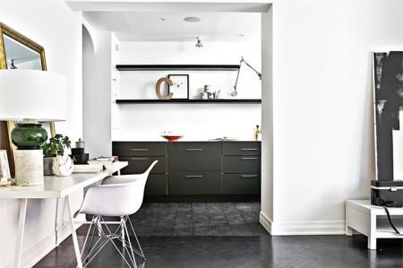 sillas eames decoración muebles de diseño decoración mecedora blanca eames decoración lámparas de diseño fotos pisos suecos estilo nórdico diseño de interiores decorar casas decoración pisos pequeños decoración escandinava decoración en blanco y negro decoración de interiores deco blog cocinas negras cocinas modernas cocinas en blanco y negro blog interiores blog decoración sueca blog decoración nórdica blog de interiorismo 