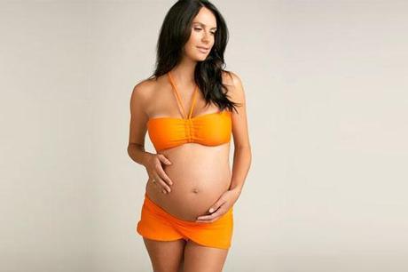 biquini premamá de color naranja