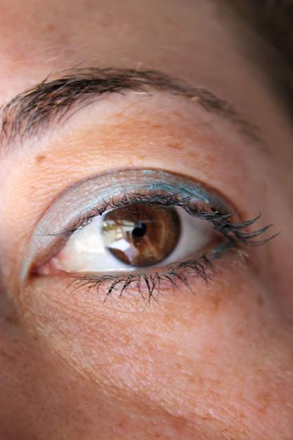 Despierta el lado positivo  con dosis de energia y tu mirada felina con Faux cils de  Bourjois