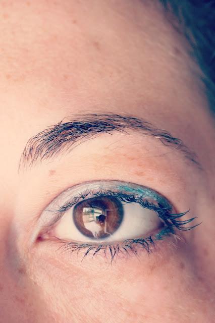 Despierta el lado positivo  con dosis de energia y tu mirada felina con Faux cils de  Bourjois