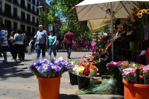 Bajando por una peatonal hacia la costa...
