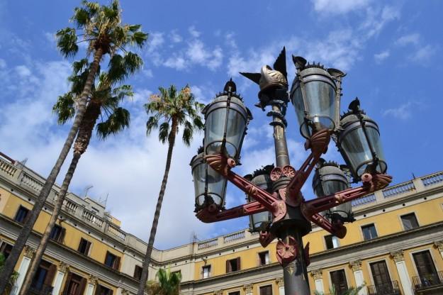 Farolas de Gaudi en la Plaza Real