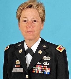 Primera general en activo abiertamente lesbiana en el Ejército de EEUU