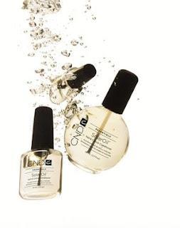 SolarOil de CND cuida tus cutículas