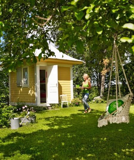 Vacaciones a todo color estilo nórdico blog estilo nórdico diseño de interiores decorar casas decoración romántica decoración escandinava decoración en colores vibrantes decoración en blanco decoración en amarillo y rosa decoración de interiores deco blog cabaña de vaciones sueca blog interiores blog decoración sueca blog decoración nórdica blog de interiorismo 