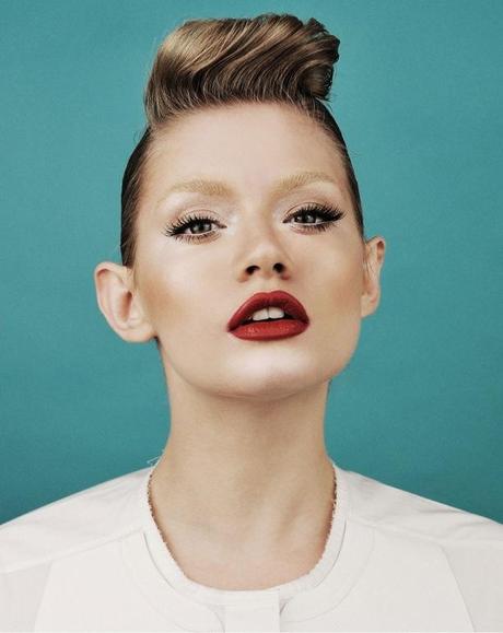 BEAUTY TIPS: El rojo fuego de 12 Magazine Model: Martina Dimitrova Photographer: Vasil Germanov Beauty Red Beauty Editorial eye liner cat eye wine lips red manicure nails