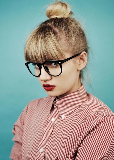 BEAUTY TIPS: El rojo fuego de 12 Magazine Model: Martina Dimitrova Photographer: Vasil Germanov Beauty Red Beauty Editorial eye liner cat eye red lips red manicure nails Thick black eye glasses frames checkered red shirt