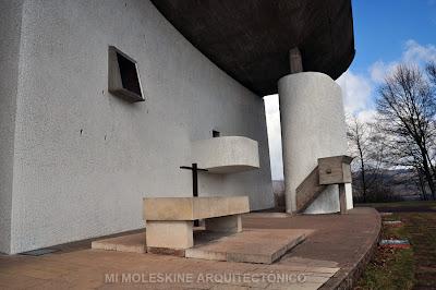 LE CORBUSIER: CAPILLA DE NOTRE DAME DU HAUT, RONCHAMP (II)