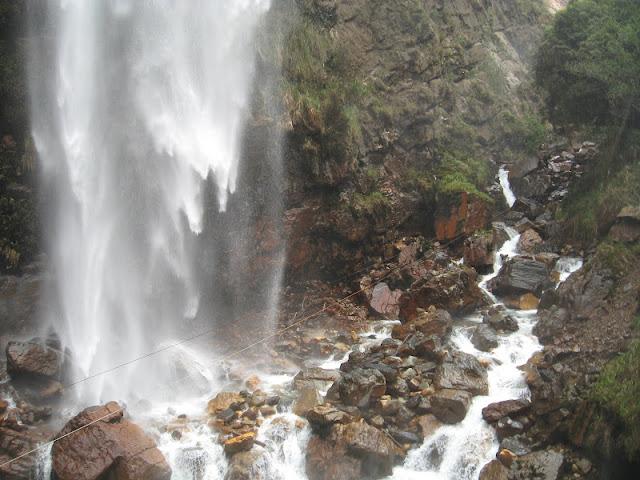 Crónicas Mochileras en Conchucos: Hacia la catarata María Jiray de Huari