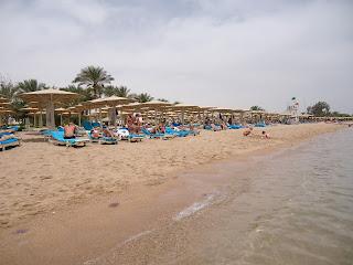 La playa de Naama Bay, en Sharm El-Sheikh, Egipto - DondeViajo.com.ar