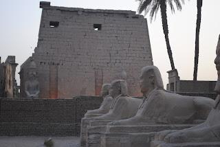 Sendero que conecta los templos de Luxor y Karnak, Egipto. Dondeviajo.com.ar