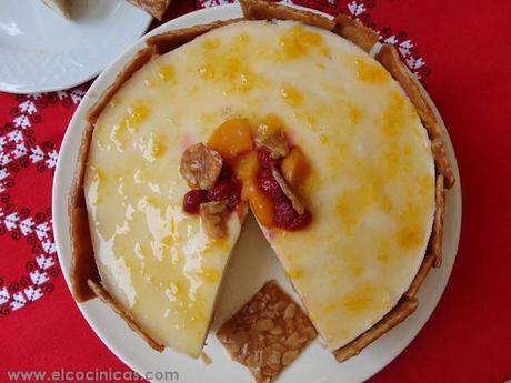 Tarta de crema de miel y daquoisse de almendras. Tarta nido de abejas