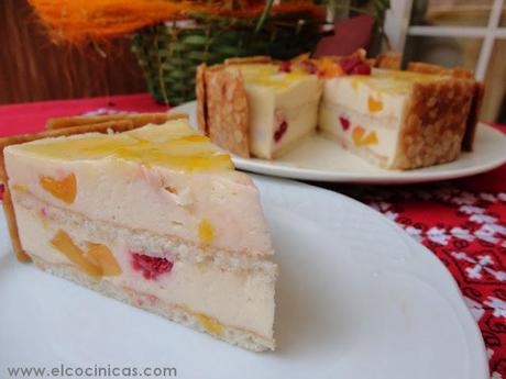 Tarta de crema de miel y daquoisse de almendras. Tarta nido de abejas Tarta de crema de miel y daquoisse de almendras. Tarta nido de abejas